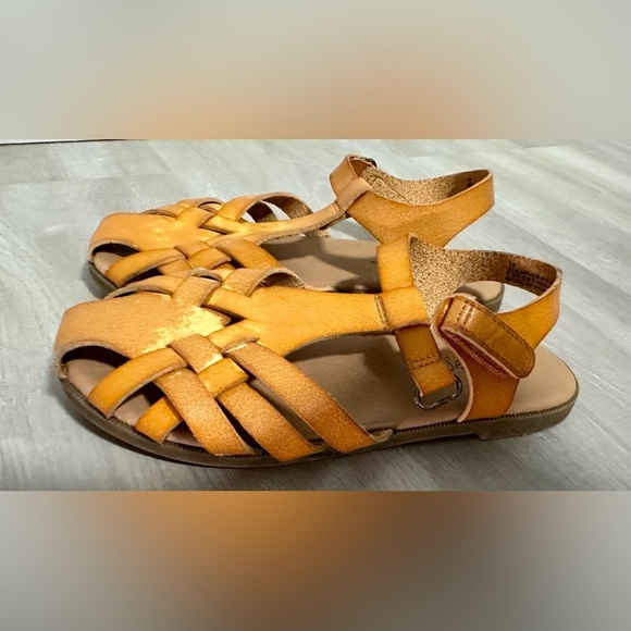 Toddler Girl’s Tan Cat & Jack Closed-Toe Strap Buckle Woven Sandals Shoes 12 - Picture 3 of 4